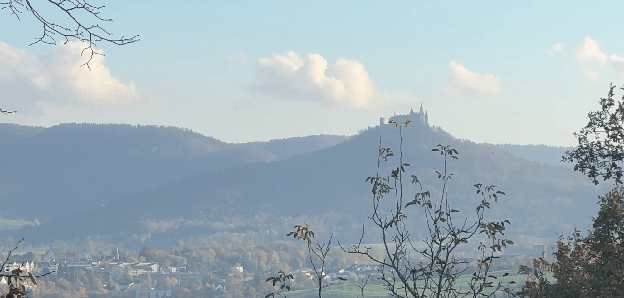 Burg Hohenzollern von Dettingen aus gesehen